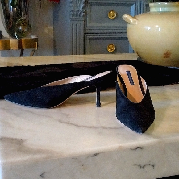 Black suede strapless shoes by Stuart Weitznan made in Spain 9 1/2 woman size - Picture 1 of 4